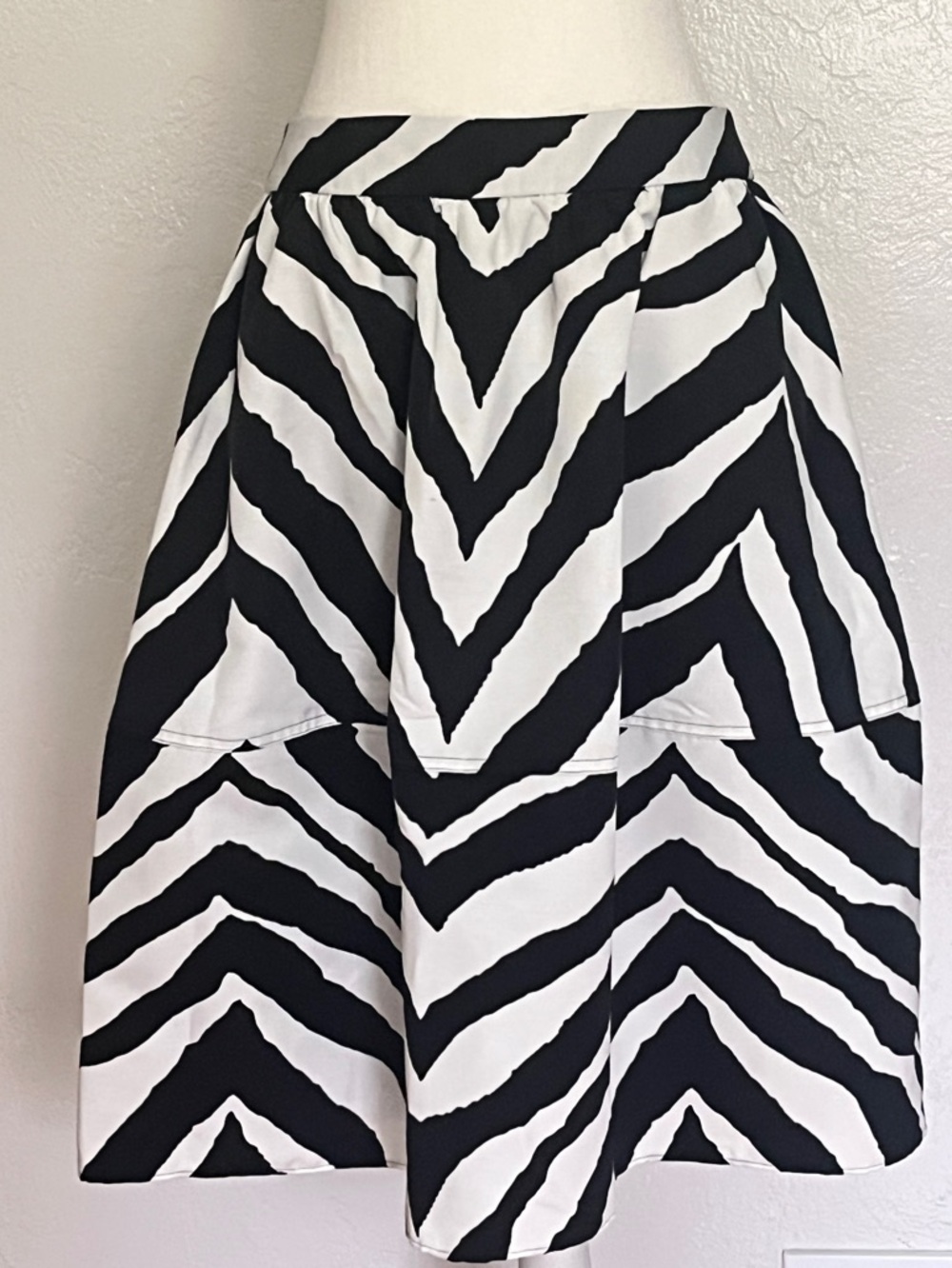 Express Zebra Skirt Womens Size 10 Black White